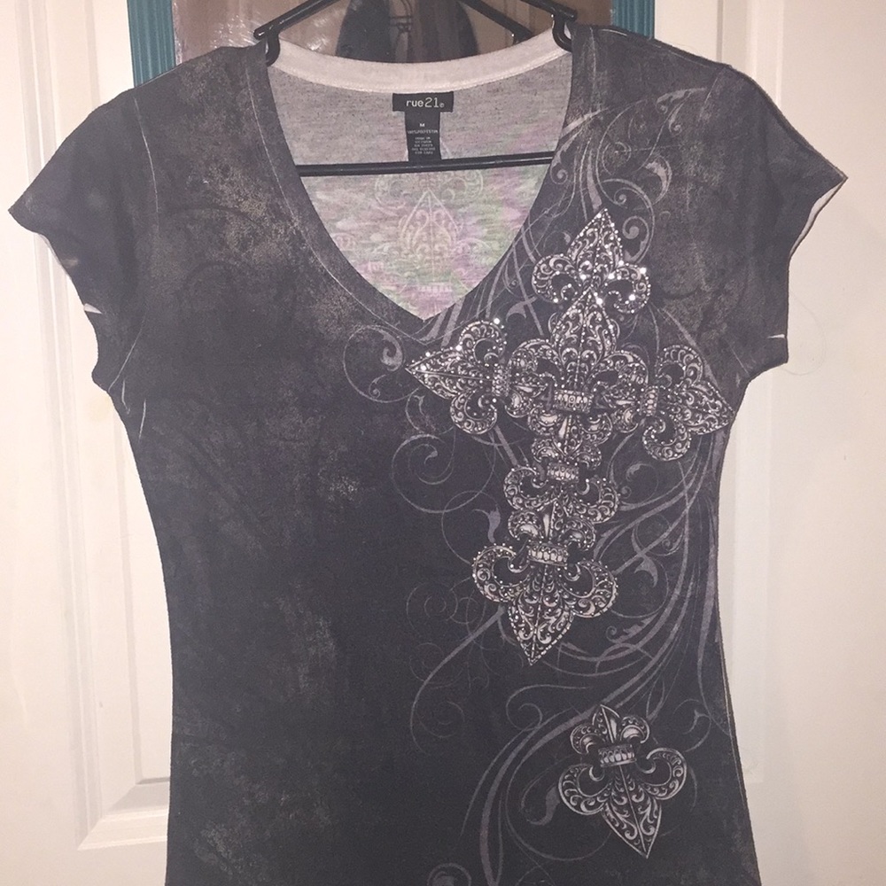 Cute shirt only worn once!